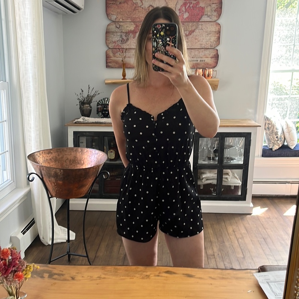 H&M polka dot romper. Like new. Size 4. Open to all offers! Flawless ✨